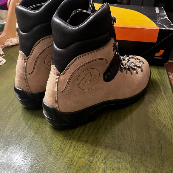 La Spotiiva Glacier WLF. Brand New. Size 13. Leather uppers - Picture 2 of 4